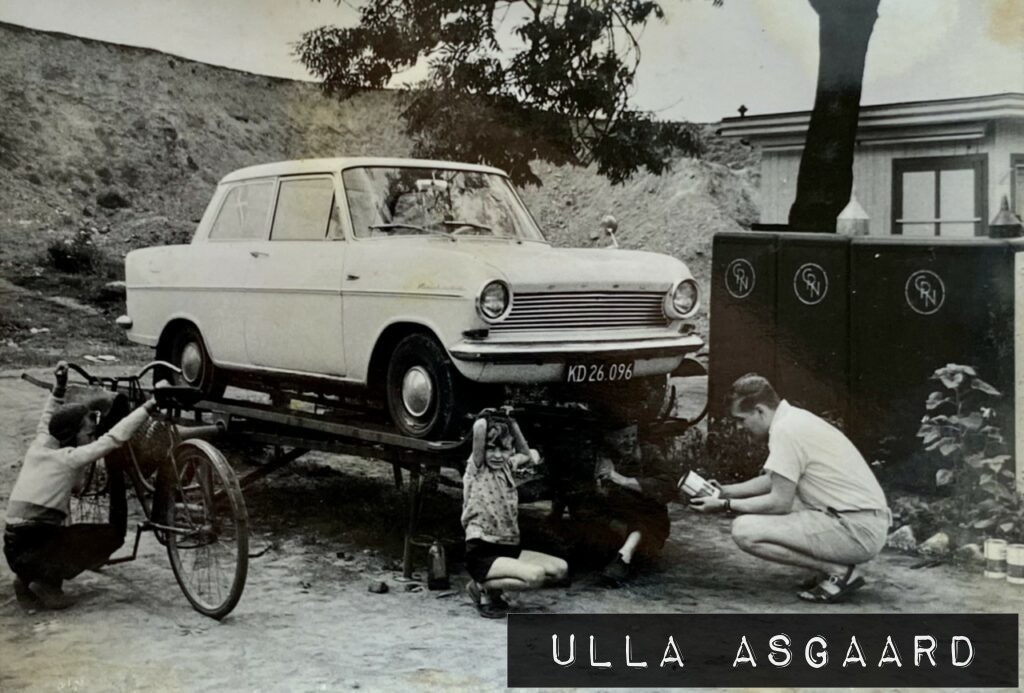 Olsen I - Min første bil får et olieskift under en rejse i Polen - 1964