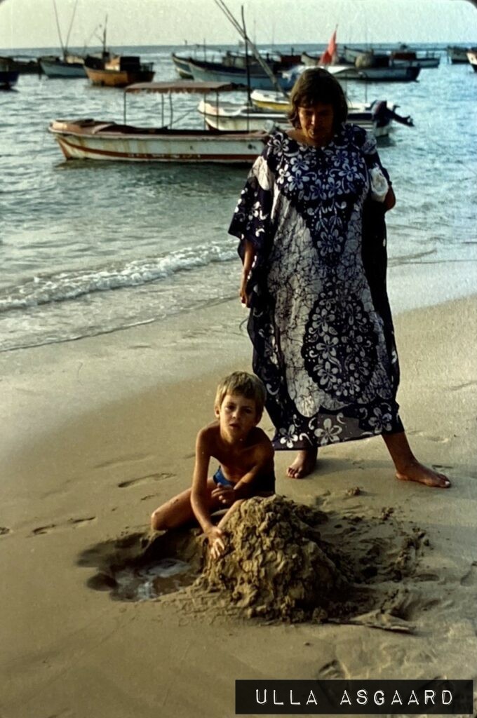 Peter og jeg på stranden ved Hikkaduwa - Sri Lanka - 3. januar 1983