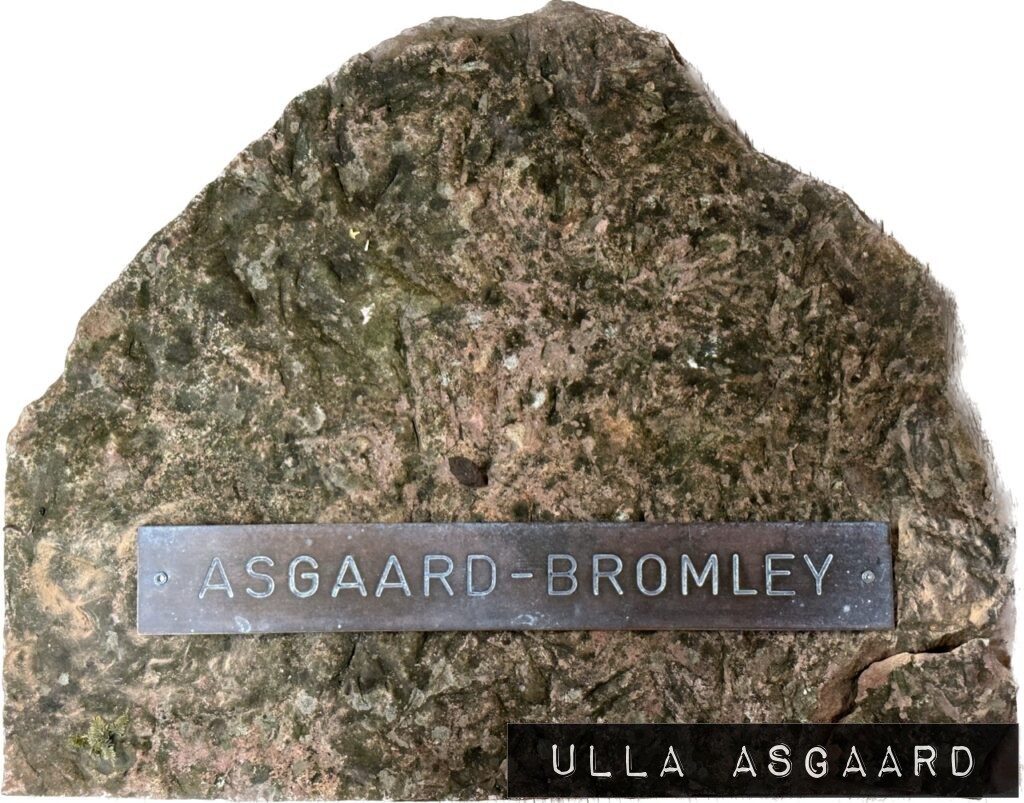 Richard Bromley og Ulla Asgaard's gravsten, er fundet blandt hundredevis af sten der har indgået i deres forskning